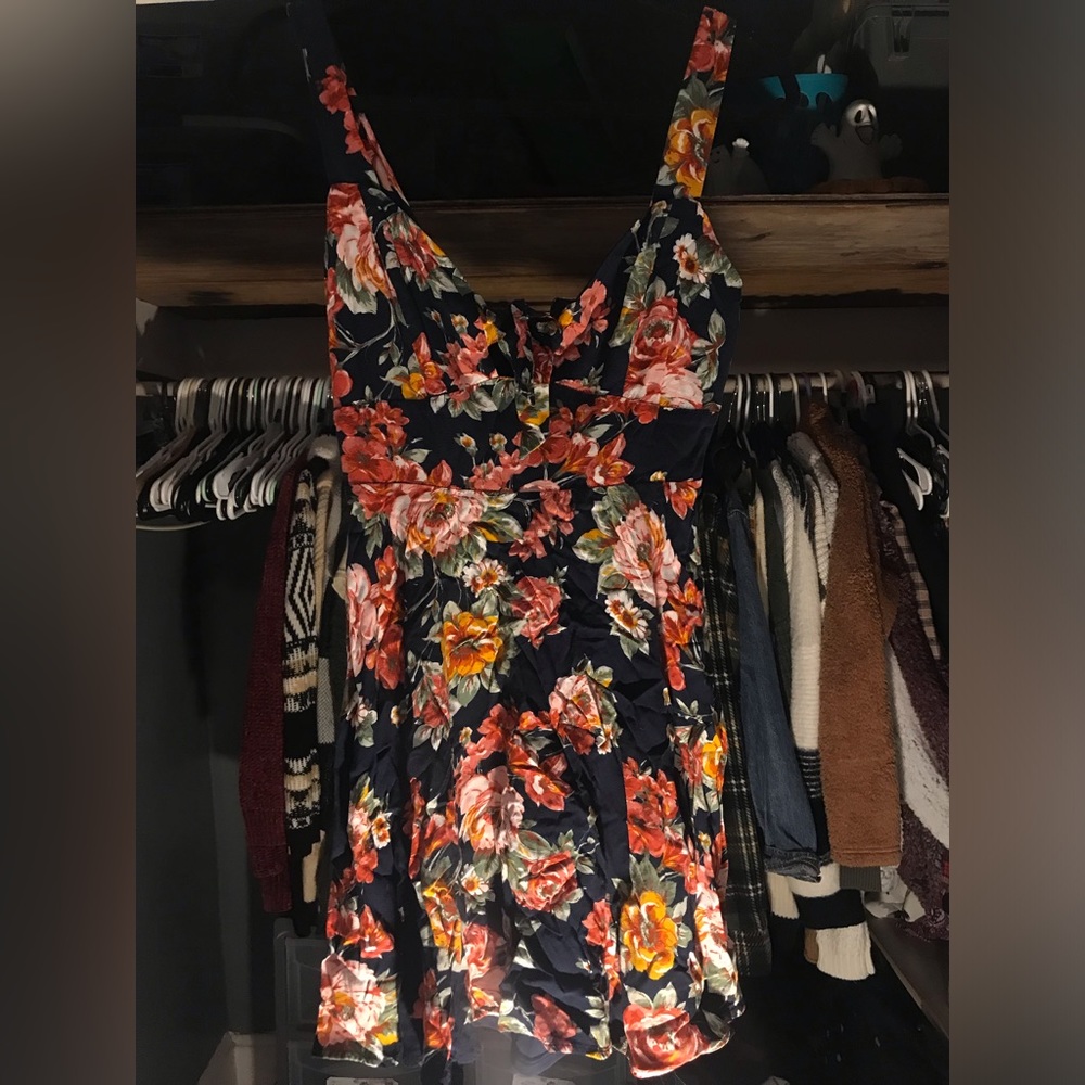 CUTE FLORAL TANK TOP DRESS WITH TIE KNOT SIZE SMALL !!